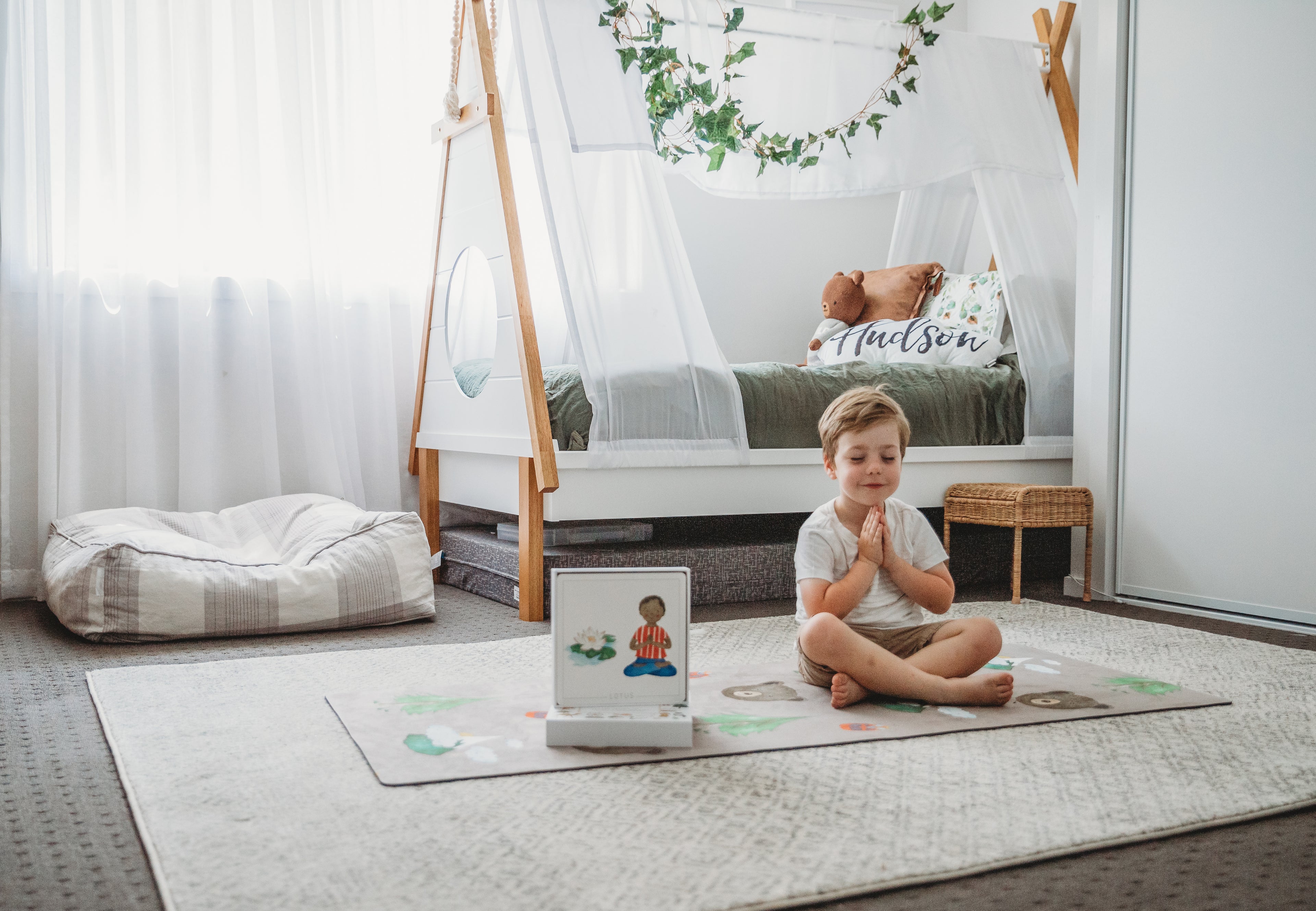 Mindful & Co Kids Yoga Flash Cards