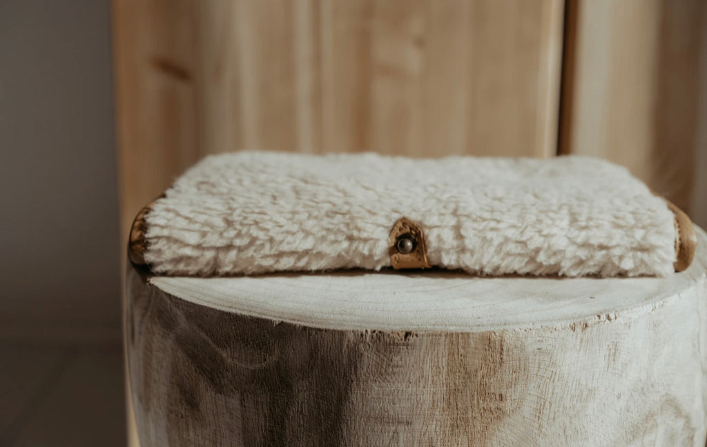 Nappy Wallet Faux Fur Tan