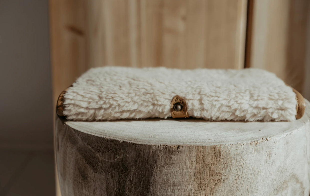Nappy Wallet Faux Fur Tan
