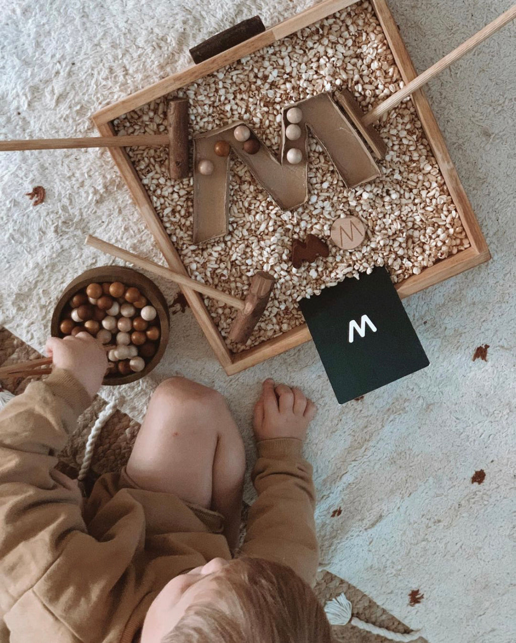 Sand tray and play set