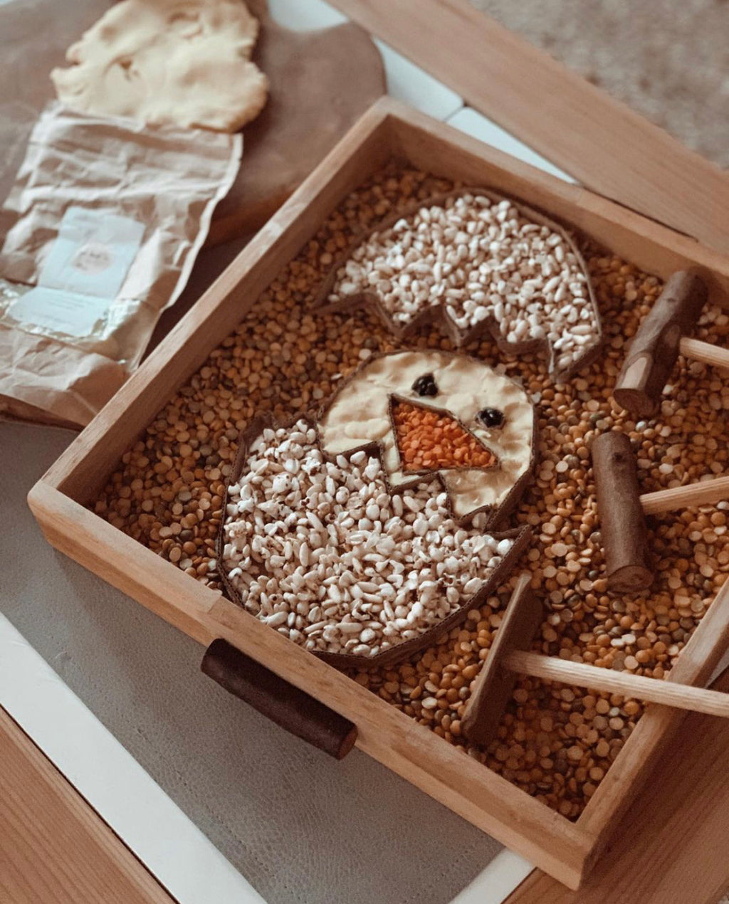 Sand tray and play set